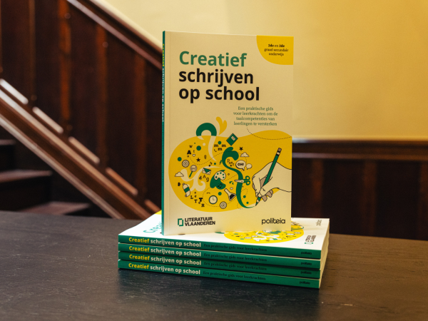 Stapeltje boeken 'Creatief schrijven op school'